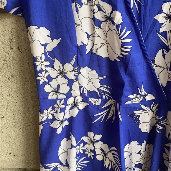 Japna Wrap Style Hawaiian print dress - Picture 4 of 14